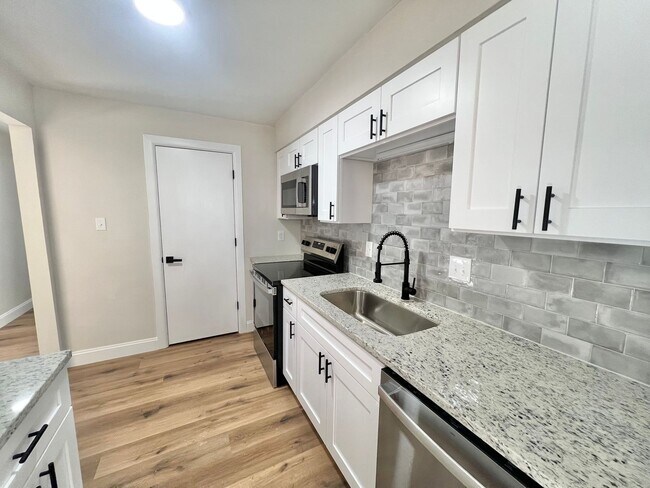 Building Photo - Newly Remodeled 2BD, 1.5BA Raleigh Condo in a Prime Location Near NC State University and Downtow...