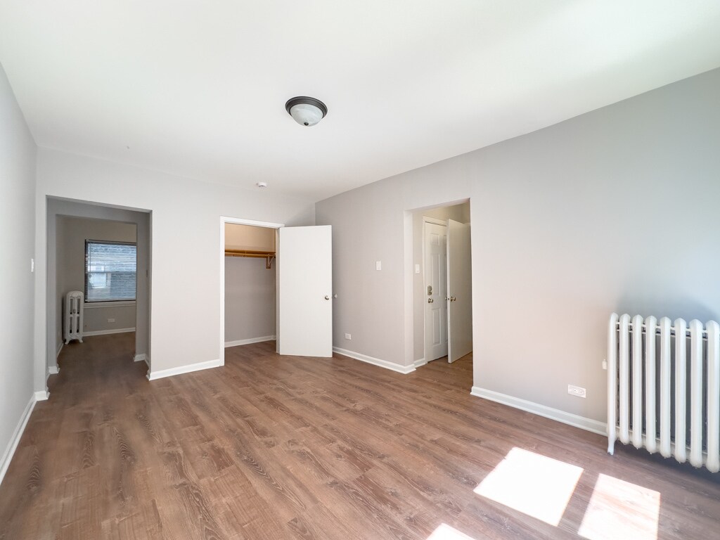 Building Photo - 5746 N Winthrop Ave