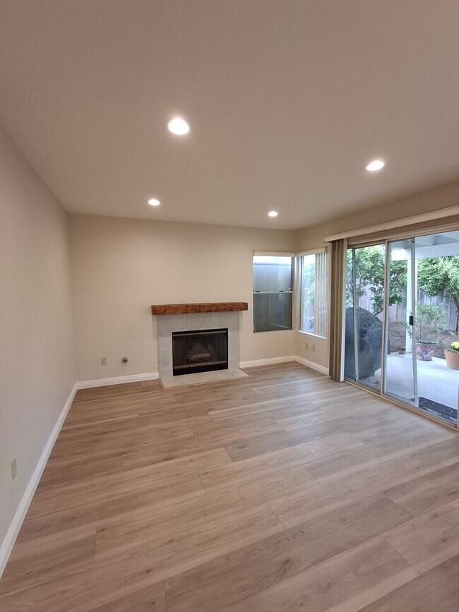 Building Photo - Beautifully Remodeled 4-Bedroom, 3-Bath w/ 2 Car-Garage and Central AC/Heat! MUST SEE!!!