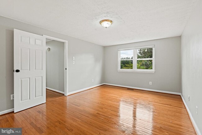 Building Photo - 9409 Mirror Pond Dr