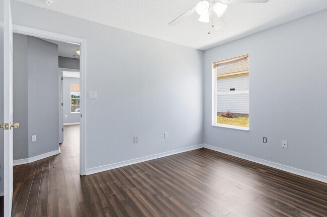 Building Photo - 122 Nivana Dr