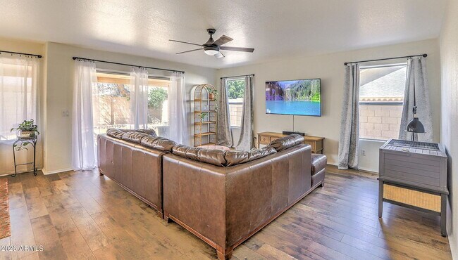 Building Photo - Single Family Home For Rent