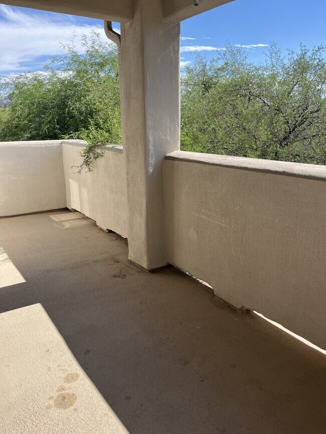 Building Photo - 9750 N Monterey Dr