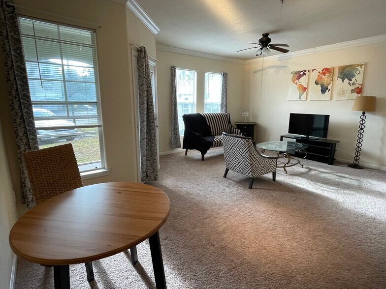 Building Photo - 8290 Gate Pky W