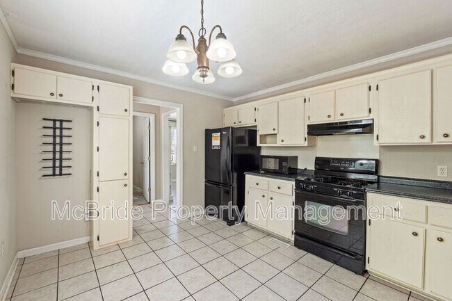 Building Photo - 3358 Tanglewood Dr