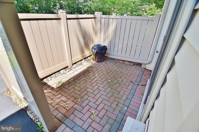 Building Photo - 21 Twin Brooks Dr