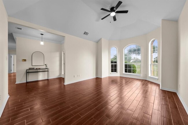 Building Photo - 320 Woodland Oaks Trail