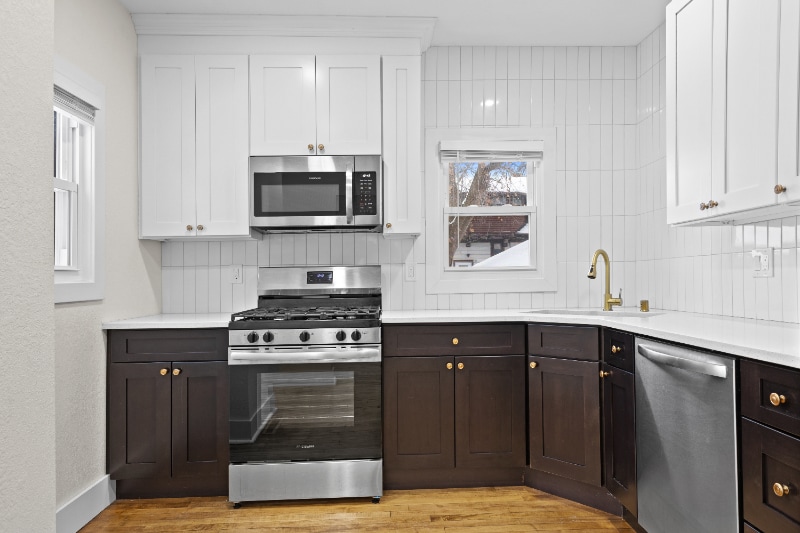 Building Photo - 1814 E Linnwood Ave