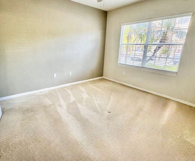 Building Photo - 3 bedroom 2 bathroom Condo in the Gardens at Beachwalk