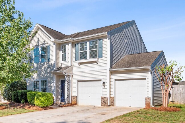 Building Photo - Newer Home, Granite Counter-Tops, Wood Laminate Flooring, SS Appliances, Garage, Fenced, Must See!