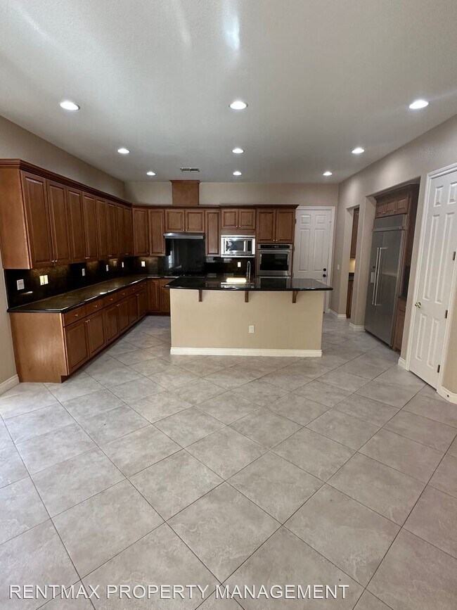 Building Photo - 4 br, 4.5 bath House - 2743 S MILLER LN