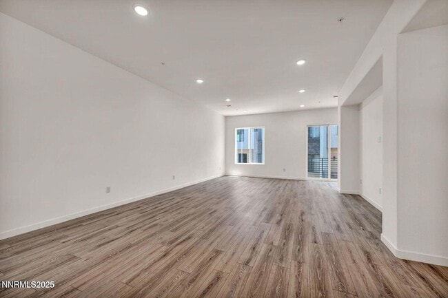 Building Photo - 557 California Ave