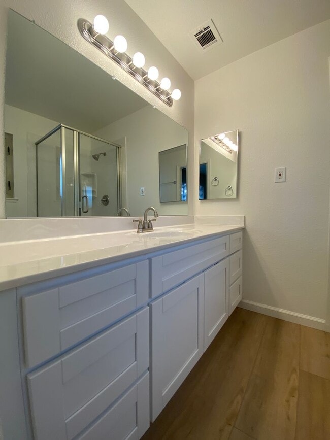 Building Photo - Dublin, Cedar Lane, 3BD/2BA, one-story in Echo Park