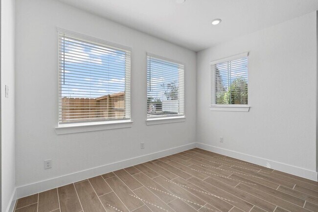 Building Photo - 1310 Shaded Rock Dr