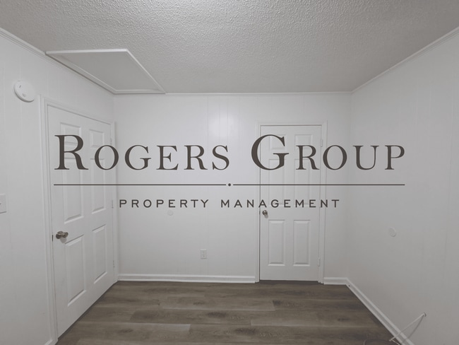 Building Photo - #450 - 208-210 Cooper St Duplex