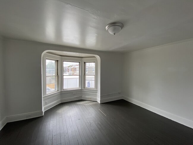 Building Photo - 909 E Philadelphia St