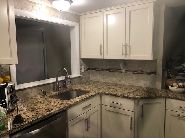 Building Photo - 243 Shore Dr