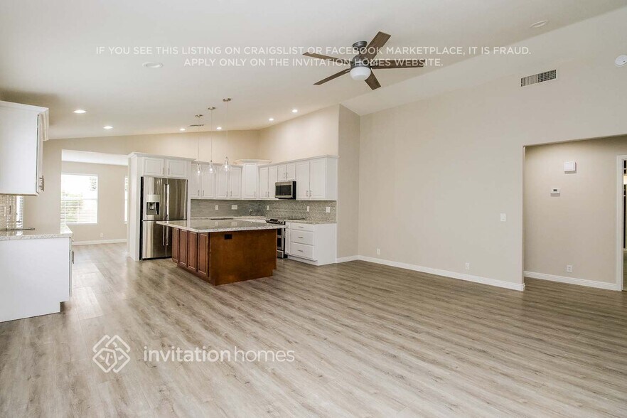 Building Photo - 414 S Lake Mirage Dr