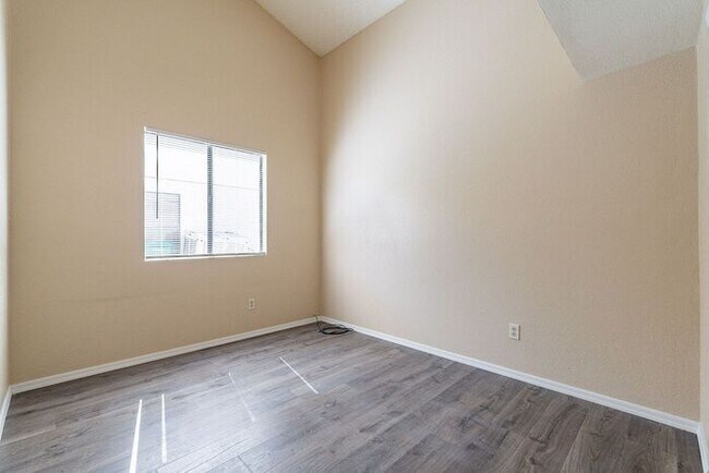 Building Photo - Bright, Spacious & Ready to Welcome You Ho...