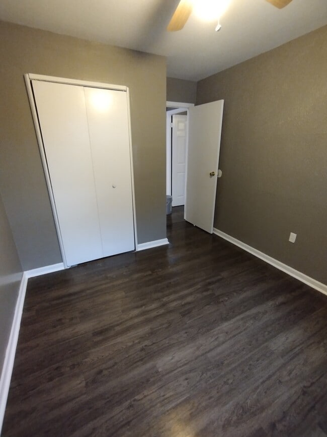 Building Photo - 1102 Capri Dr