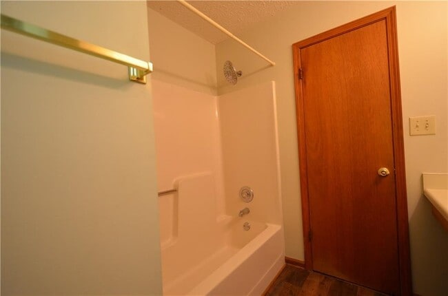 Building Photo - 19 Gwen Ct