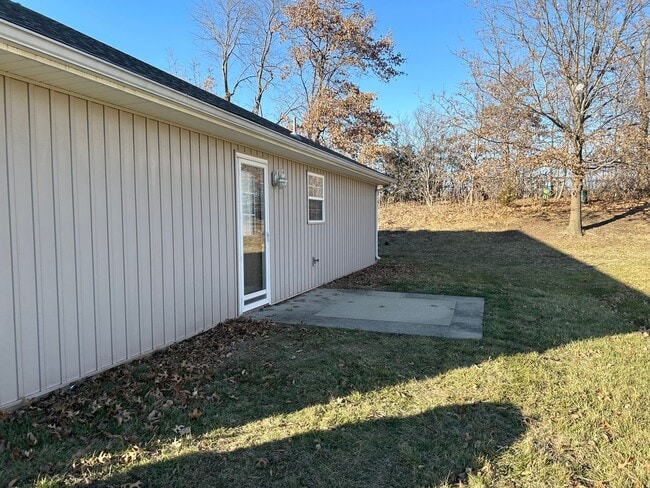 Building Photo - 2 Bed Single Level Duplex in Grain Valley