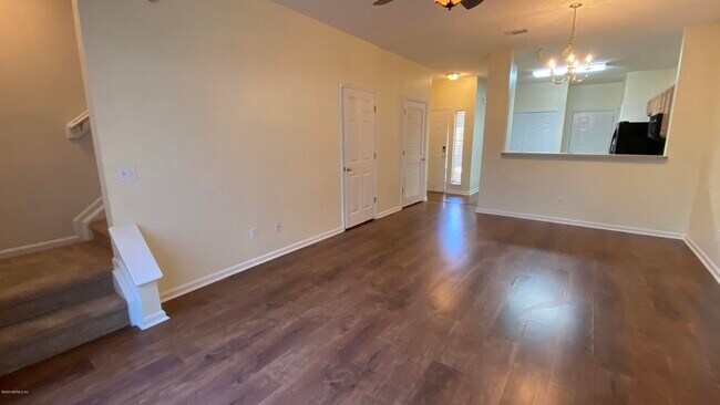 Building Photo - 565 Scrub Jay Dr