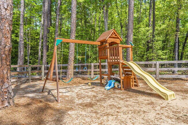 Building Photo - 156 Lakeview Dr