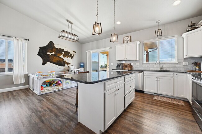 Building Photo - 1140 E Dove Creek Dr