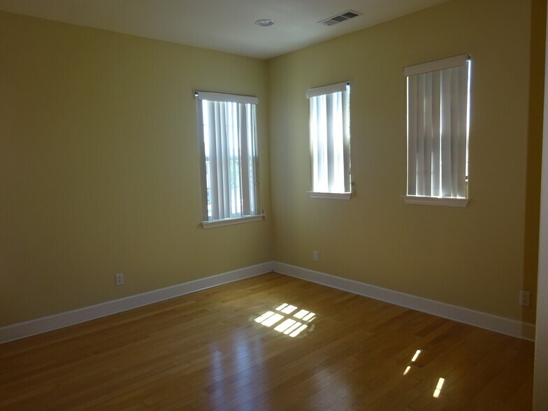 Building Photo - 3100 Tewksbury Way
