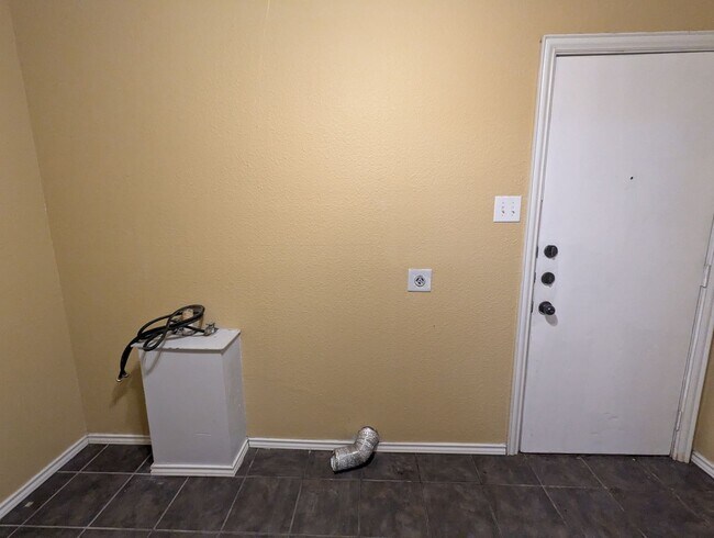 Building Photo - Quaint 3/2 on large shaded lot in Azle! Summer MoveIn Special!