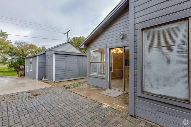 Building Photo - 10611 Woodleaf Dr