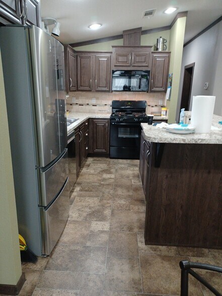 Building Photo - 745 Derrick Dr