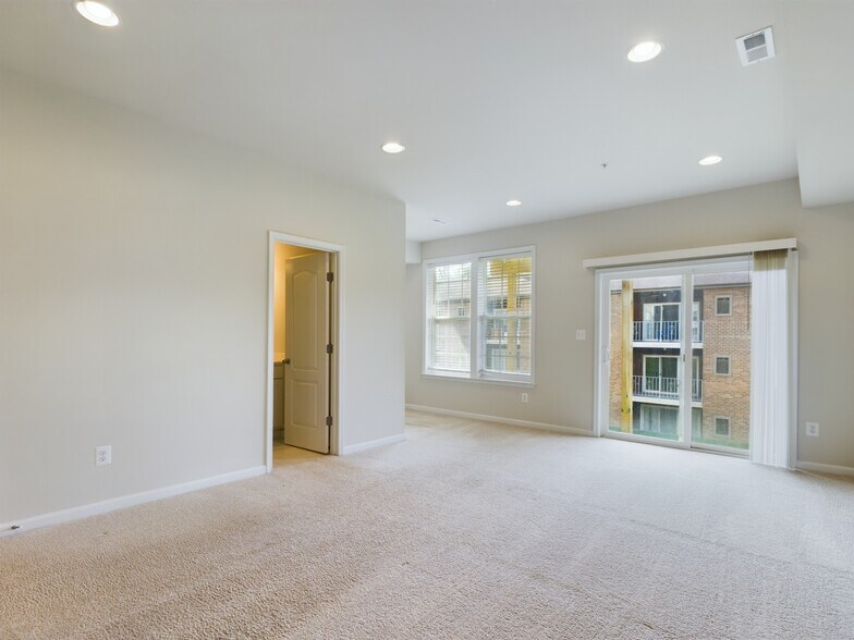 Building Photo - 25 Chester Ct