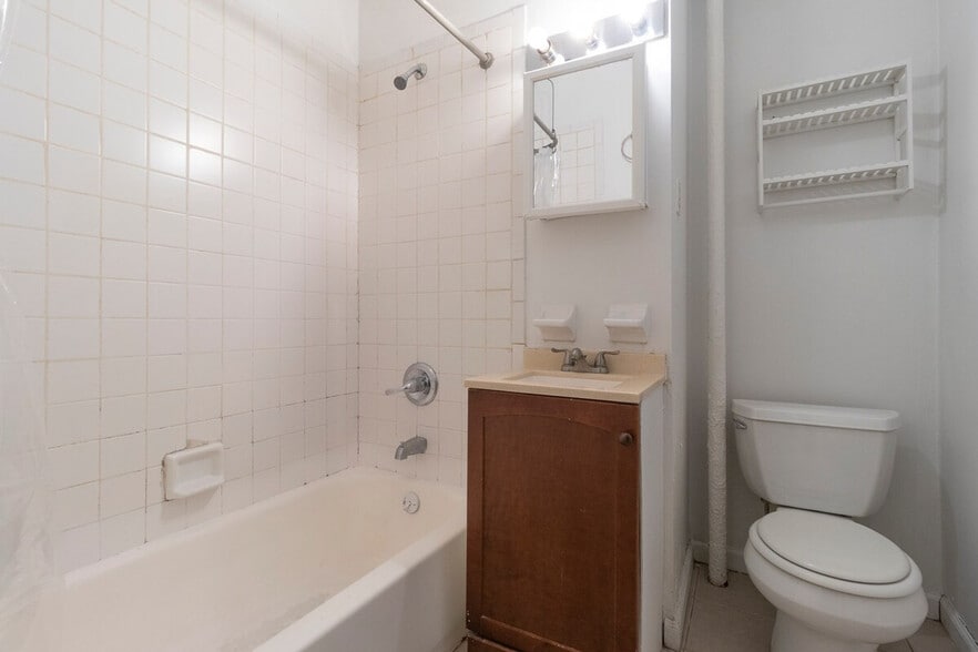 Building Photo - 329 E 94th St