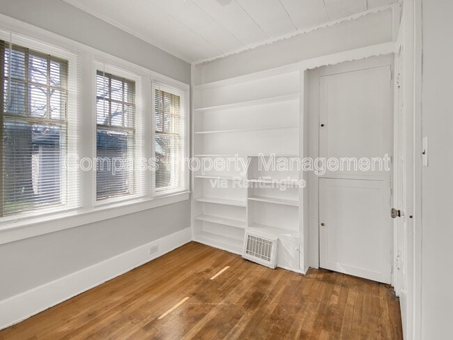 Building Photo - 1131 Benjamin Ave SE