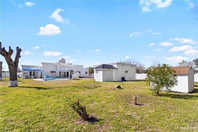 Building Photo - 4004 Persimmon Dr