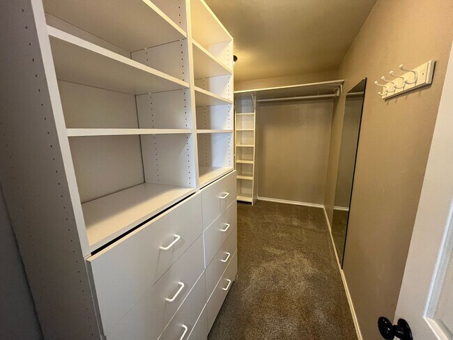 Building Photo - Mill Creek Executive Home Overlooking Golf Course at 17th Tee