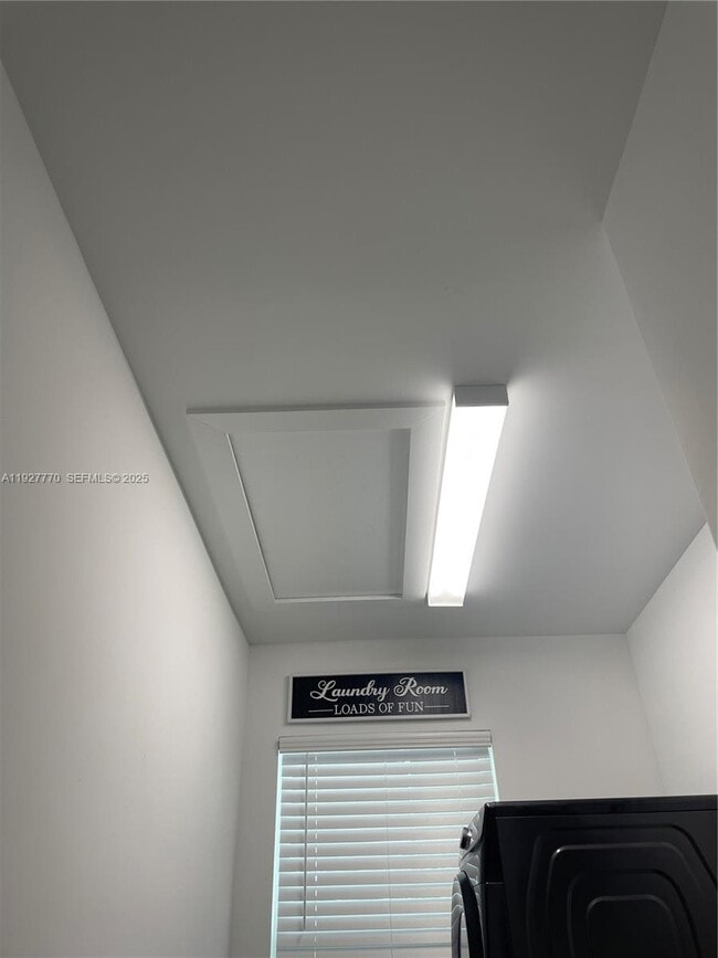 Building Photo - 675 N Romero St