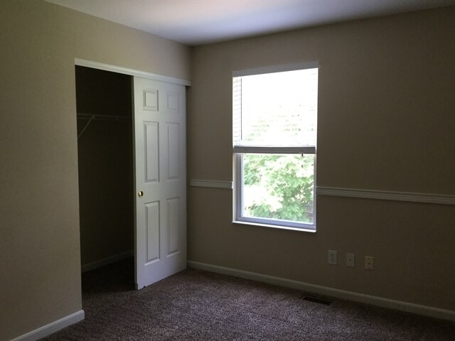Building Photo - 947 Evergreen Park Ln