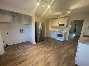 Building Photo - (("Wake Up in a Home YOU Love")) 2/2 STUNNING House Close to Exciting Downtown Fort Worth! An ABS...