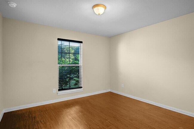 Building Photo - 1180 County Rd 3406