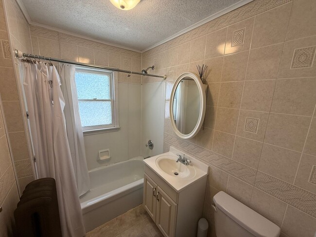 Building Photo - 99-101-101 Mooreland St