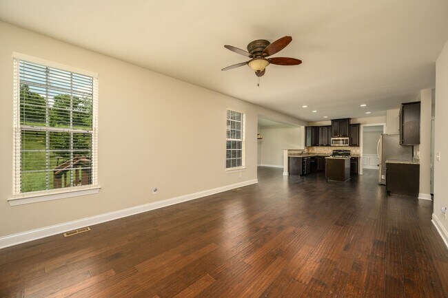 Building Photo - **RARE, EXECUTIVE HOME ON OVER HALF AN ACR...