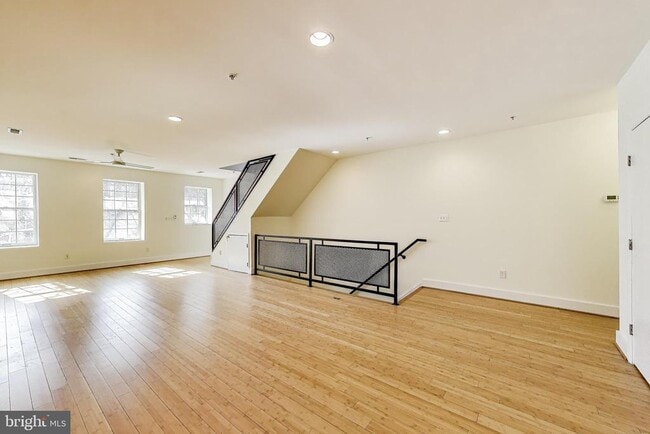 Building Photo - 1129 Columbia Rd NW