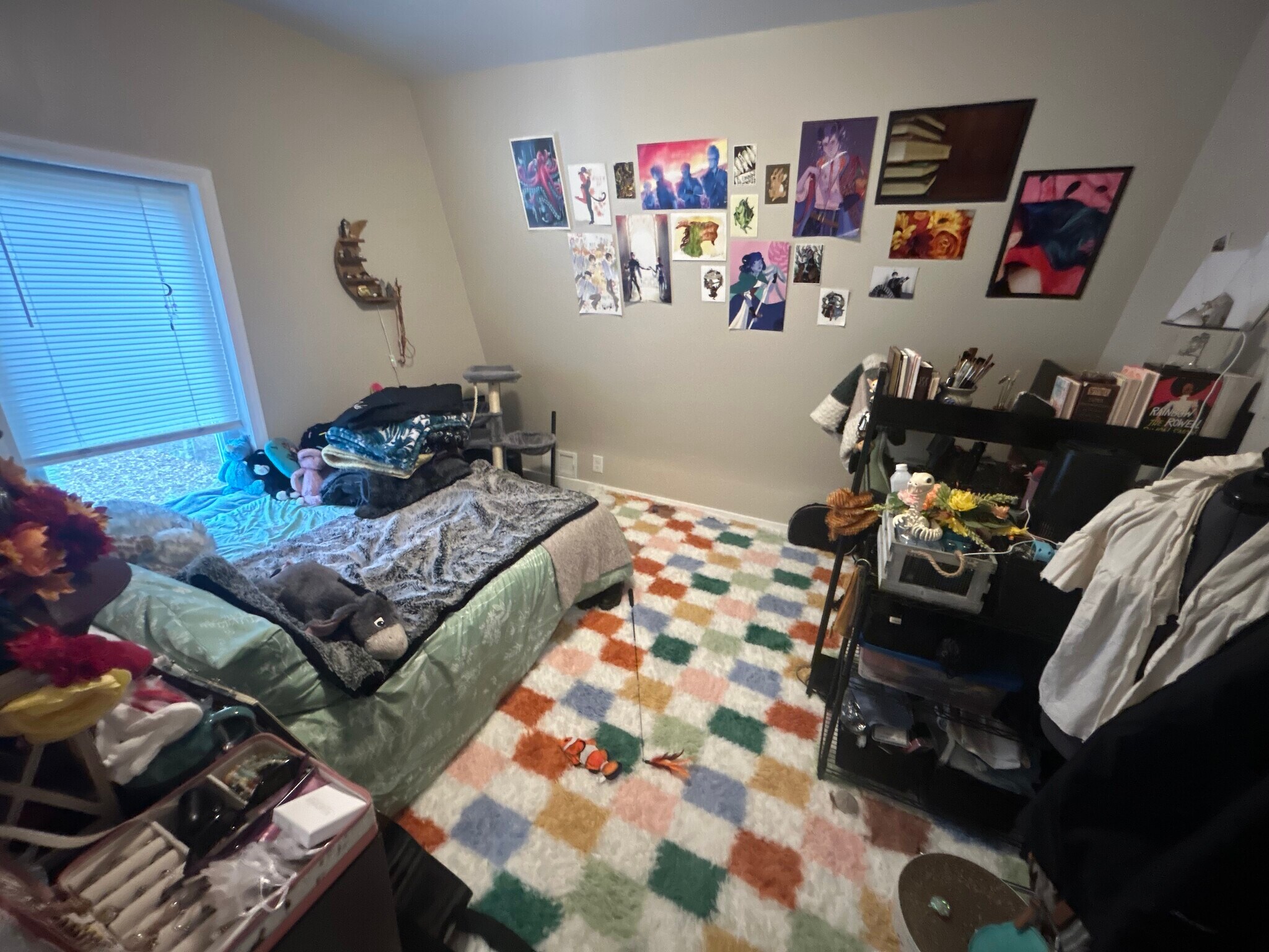 Building Photo - 1239 Plymouth Ave S