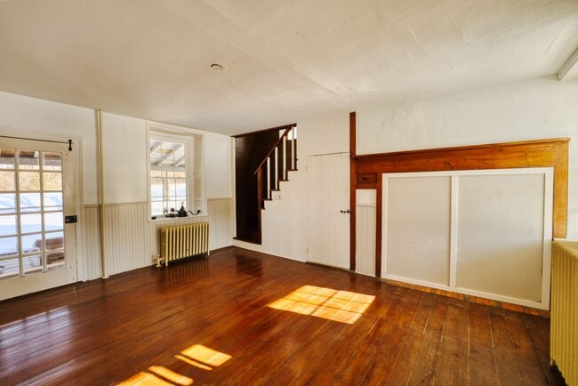 Building Photo - Beautiful 4 Bedroom Farm House