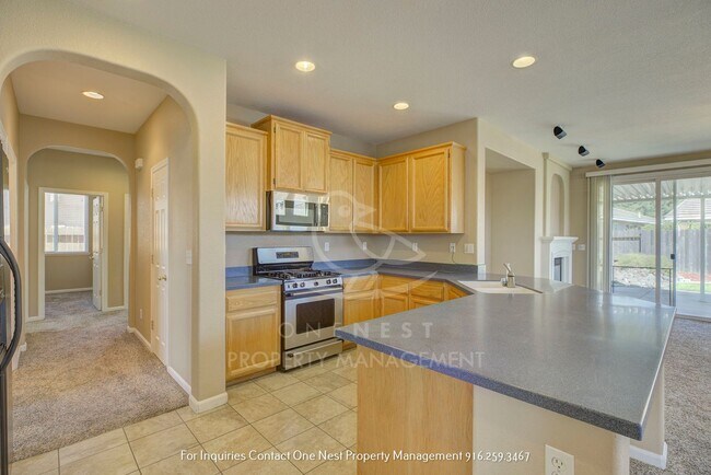 Building Photo - Beautiful 4 BD 2 BA Lincoln Home
