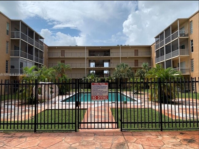 Building Photo - 4848 NW 24th Ct