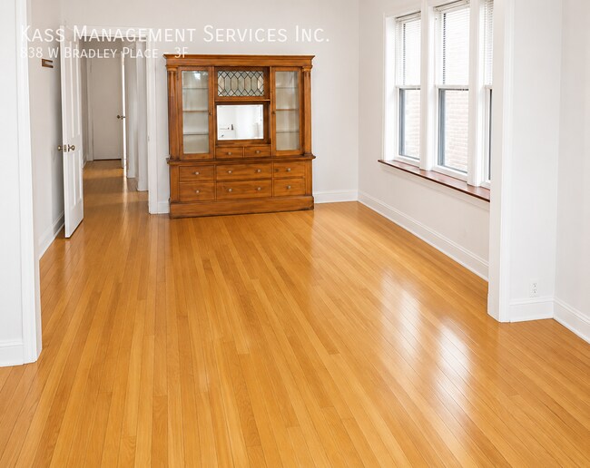 Building Photo - 838 W Bradley Pl